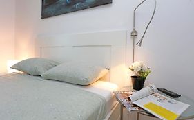 Gorgeous 2 Bedroom Duplex In City Center