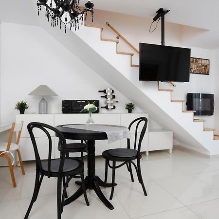 Gorgeous 2 Bedroom Duplex In City Center Bucureşti Exterior foto