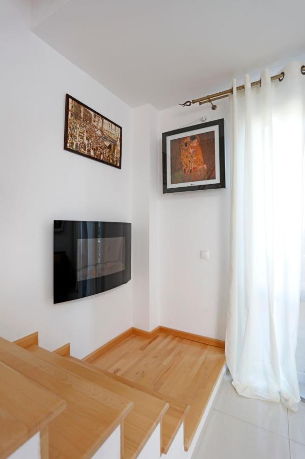 Gorgeous 2 Bedroom Duplex In City Center Bucureşti Exterior foto