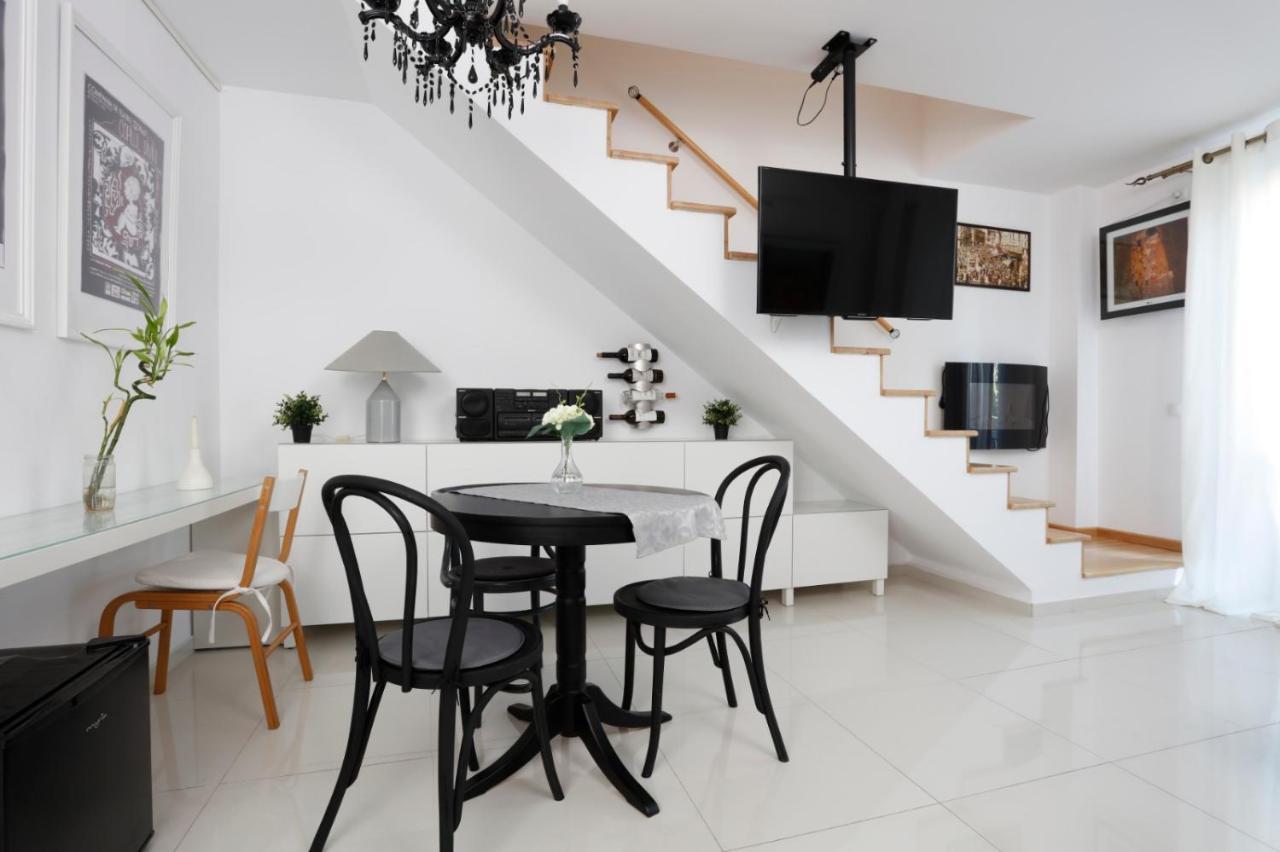 Gorgeous 2 Bedroom Duplex In City Center Bucureşti Exterior foto