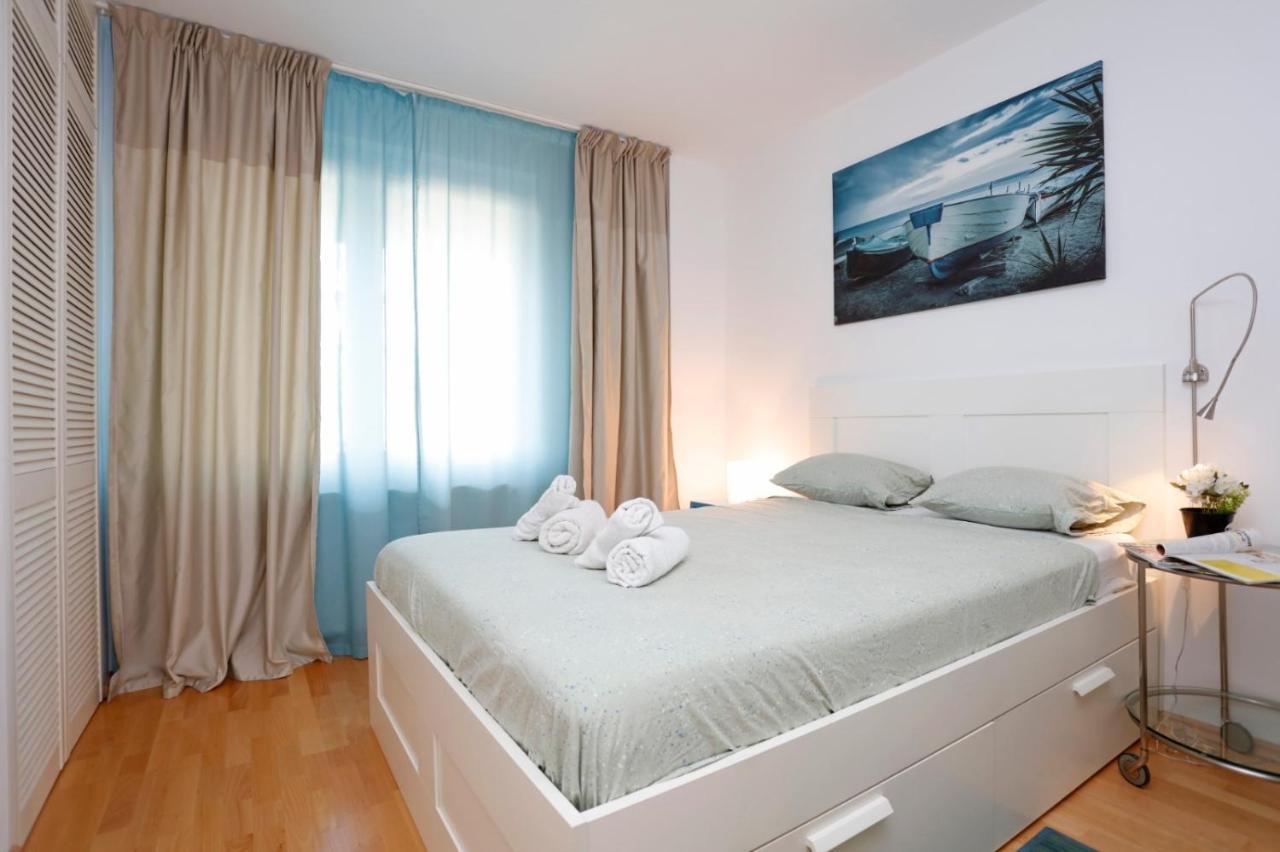 Gorgeous 2 Bedroom Duplex In City Center Bucureşti Exterior foto